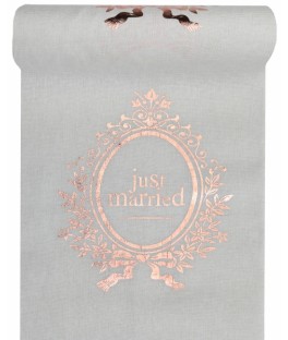 Chemin De Table Just Married